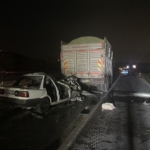 Gaziantep'te kamyon ile otomobilin çarpıştığı kazada 3 kişi öldü