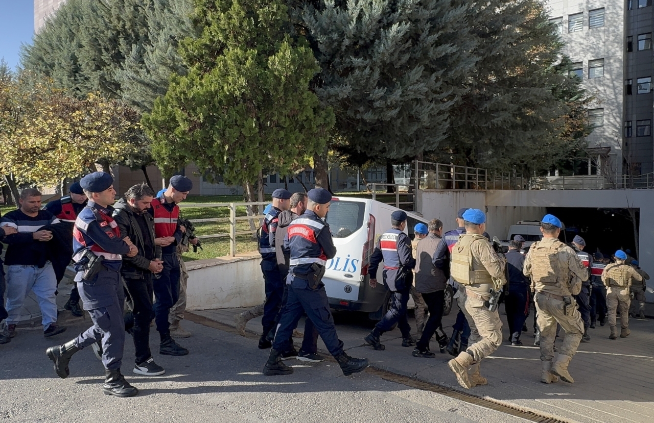 Gaziantep'te terör örgütü DEAŞ operasyonunda 13 şüpheli yakalandı