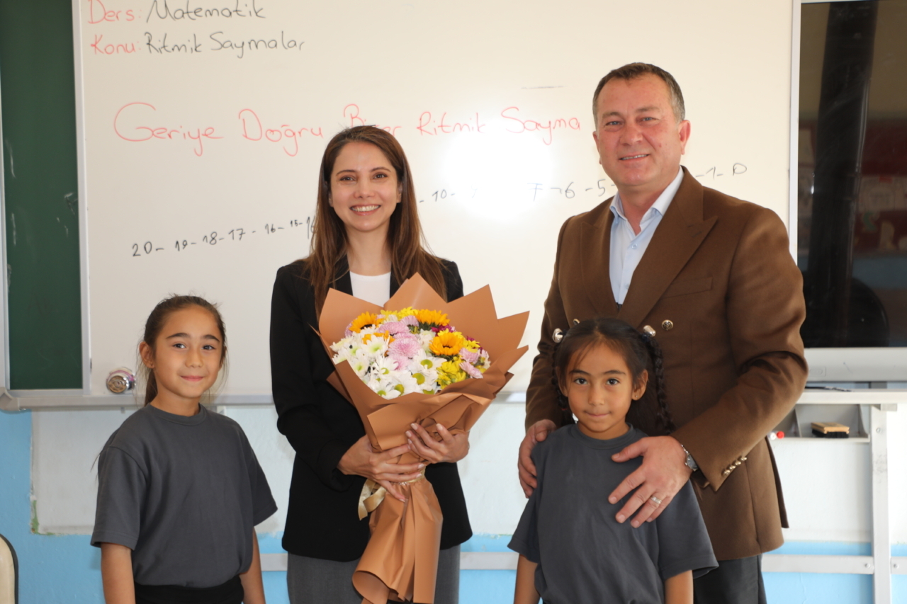 İki öğrencisi için her gün 34 kilometre yol katediyor