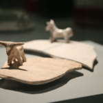 Ölen kızının hayalini gerçekleştirmek için Neolitik Çağ eserlerinin replikasını yaptı