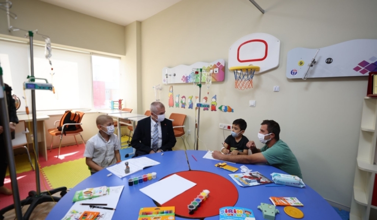 Şahinbey Belediye Başkanı Tahmazoğlu, lösemili çocukları ziyaret etti