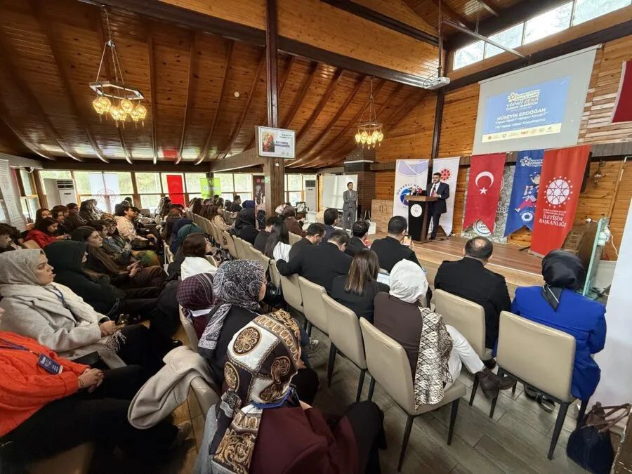 Gaziantep’te “Yapay Zekâ Çağında Habercilik” kampı başladı 4 Yapay Zeka Caginda Habercilik 2