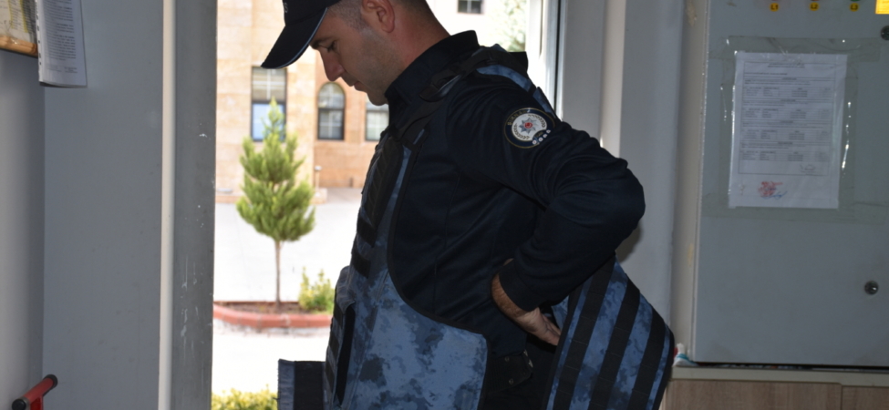 Asayiş uygulamasında karşılaştığı ressamdan etkilenip hayatında yeni bir sayfa açtı