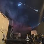 Gaziantep'te ambalaj fabrikasında çıkan yangına müdahale ediliyor 9 Gaziantep'te ambalaj fabrikasında çıkan yangın söndürüldü