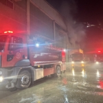 Gaziantep'te ambalaj fabrikasında çıkan yangına müdahale ediliyor 13 Gaziantep'te ambalaj fabrikasında çıkan yangın söndürüldü