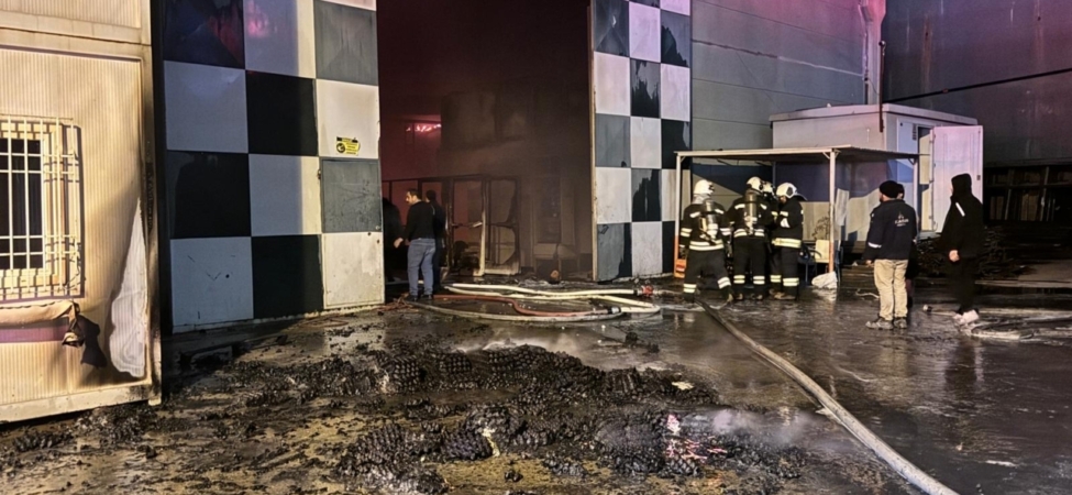 Gaziantep'te ambalaj fabrikasında çıkan yangına müdahale ediliyor 2 Gaziantep'te ambalaj fabrikasında çıkan yangına müdahale ediliyor