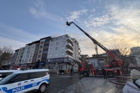 Gaziantep'te apartmanın çatısında çıkan yangın söndürüldü