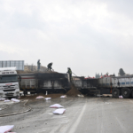 Gaziantep'te çarpışan 3 tırda yangın çıktı