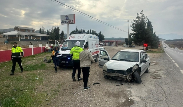 Gaziantep'te üç ayrı kazada 7 kişi yaralandı 30 Gaziantep'te üç ayrı kazada 7 kişi yaralandı