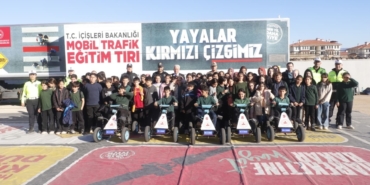 İslahiye'de öğrencilere "Mobil Trafik Eğitim Tırı"nda eğitim verildi