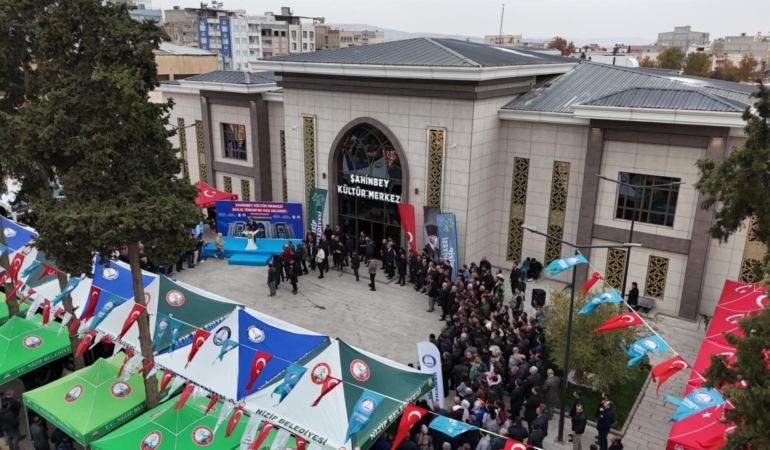 Nizip'te Şahinbey Kültür Merkezi'nin açılışı yapıldı 28 Nizip'te Şahinbey Kültür Merkezi'nin açılışı yapıldı