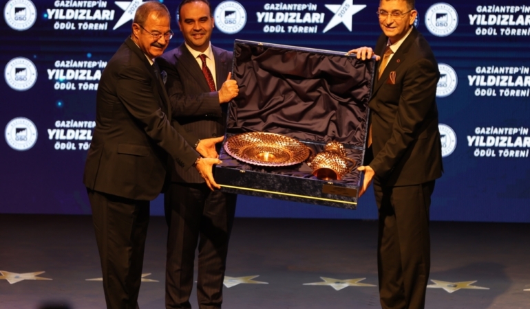 Sanayi ve Teknoloji Bakanı Kacır, "Gaziantep'in Yıldızları" ödül töreninde konuştu: