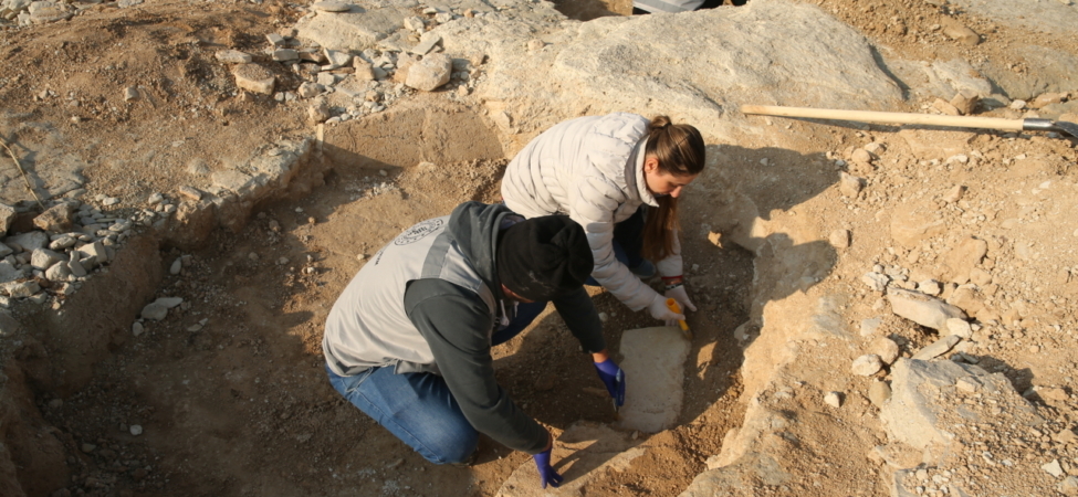 Adıyaman'da Göbeklitepe'deki "T" taşları andıran yapılar bulundu 3 Adıyaman'da Göbeklitepe'deki "T" taşları andıran yapılar bulundu