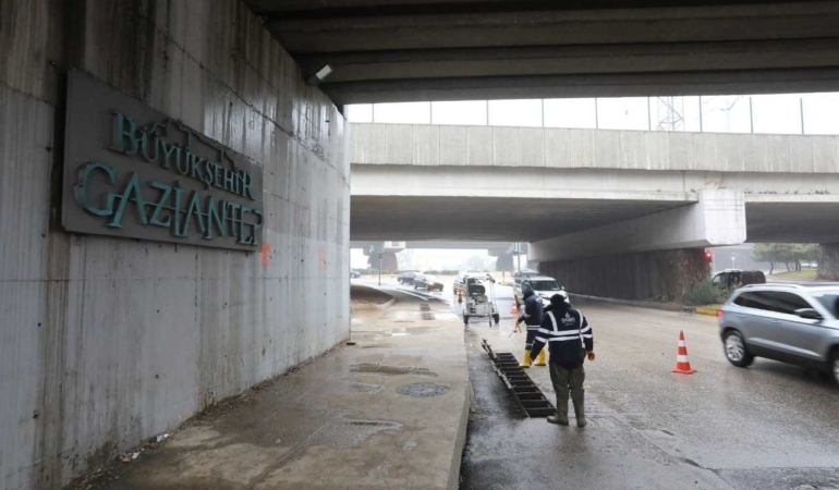 Büyükşehir Belediyesi kuvvetli yağış uyarılarına karşı önlem aldı