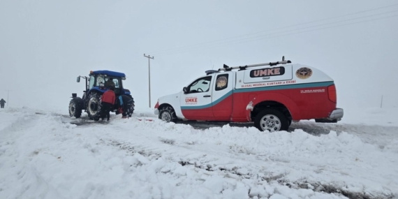 Diyarbakır'da yeni doğum yapan anne ile bebeği UMKE tarafından hastaneye ulaştırıldı