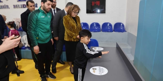 Gaziantep Büyükşehir Belediye Başkanı Şahin, Yetenek Kaşifi Projesi'nin testlerine katıldı