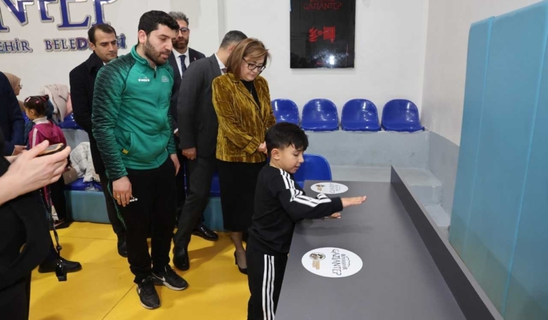 Gaziantep Büyükşehir Belediye Başkanı Şahin, Yetenek Kaşifi Projesi'nin testlerine katıldı