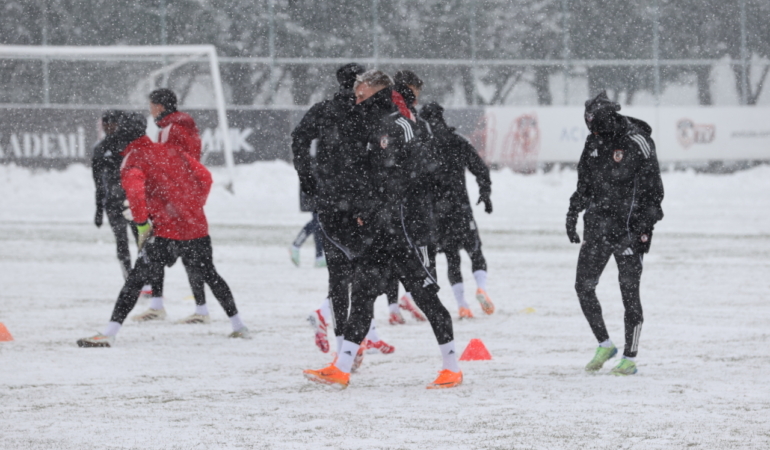 Gaziantep FK'de Draguş golleriyle takıma katkı sağlamak istiyor 37 Gaziantep FK'de Draguş golleriyle takıma katkı sağlamak istiyor