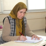 Gaziantepli 65 yaşındaki Zeliha teyze İngilizce öğrenme azmiyle örnek oluyor