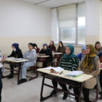 Gaziantepli 65 yaşındaki Zeliha teyze İngilizce öğrenme azmiyle örnek oluyor