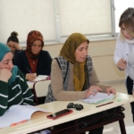 Gaziantepli 65 yaşındaki Zeliha teyze İngilizce öğrenme azmiyle örnek oluyor