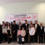 Gaziantep'te babalar ve protokol üyeleri 30 kız çocuğunun saçını ördü