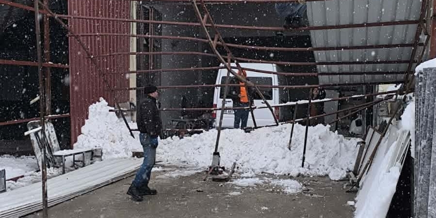 Gaziantep'te kar nedeniyle 10 iş yerinin çatısı çöktü