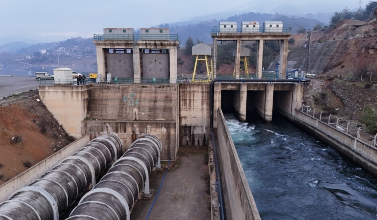 Gaziantep'te Kılavuzlu Barajı Sulama Projesi devam ediyor 83 Gaziantep'te Kılavuzlu Barajı Sulama Projesi devam ediyor