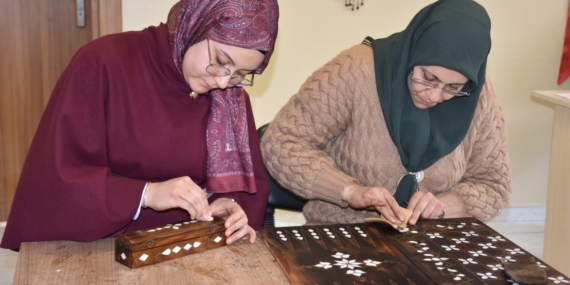 Sedef işlemeciliği Gaziantepli kadınların elinde geleceğe taşınıyor 17 Sedef işlemeciliği Gaziantepli kadınların elinde geleceğe taşınıyor