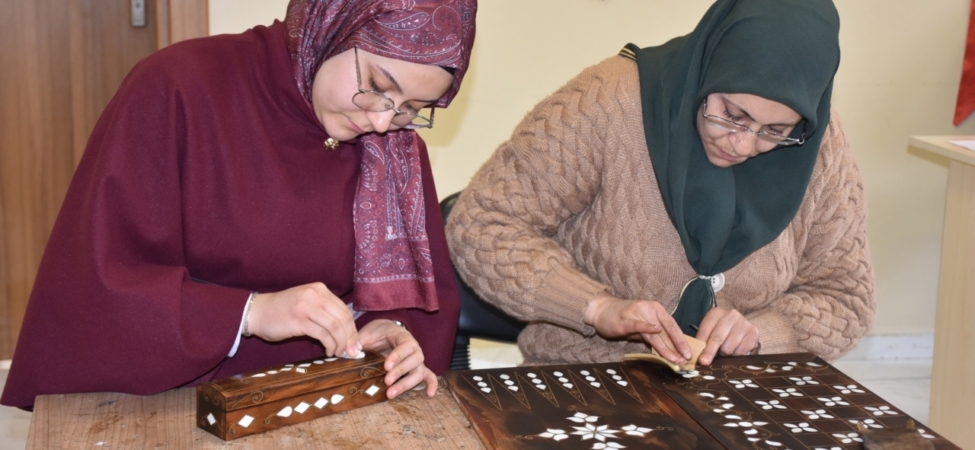 Sedef işlemeciliği Gaziantepli kadınların elinde geleceğe taşınıyor 6 Sedef işlemeciliği Gaziantepli kadınların elinde geleceğe taşınıyor