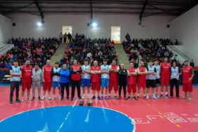 BAŞKAN YILMAZ, PARKEDE GENÇLERLEKOZLARINI PAYLAŞTI 8 1 (5)