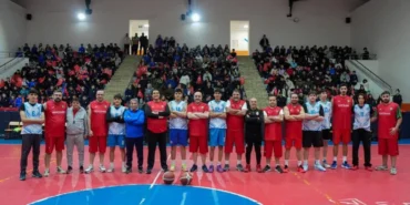 BAŞKAN YILMAZ, PARKEDE GENÇLERLEKOZLARINI PAYLAŞTI 104 1 (5)