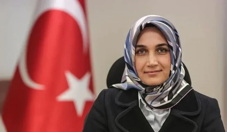 “Tarihi İmza: Türkiye’nin İlk Başörtülü Valisi Kübra Güran Yiğitbaşı İçişleri Bakan Yardımcısı Oldu” 33 35d923e0-862a-4837-b8fe-36279b18cb8d