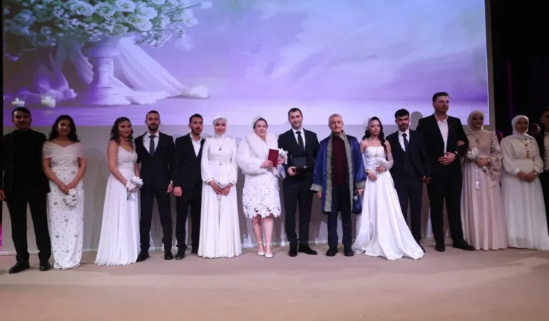 Gaziantep'te 62 çift Sevgililer Günü'nde evlendi 81 AA-20260214-40555231-40555230-GAZIANTEPTE_62_CIFT_SEVGILILER_GUNUNDE_EVLENDI