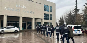 Kilis'te uyuşturucu operasyonunda 7 zanlı tutuklandı 112 AA-20260216-40568573-40568571-KILISTE_UYUSTURUCU_OPERASYONUNDA_7_ZANLI_TUTUKLANDI
