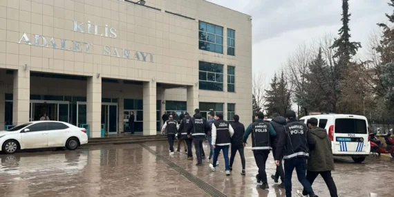 Kilis'te uyuşturucu operasyonunda 7 zanlı tutuklandı 22 AA-20260216-40568573-40568571-KILISTE_UYUSTURUCU_OPERASYONUNDA_7_ZANLI_TUTUKLANDI
