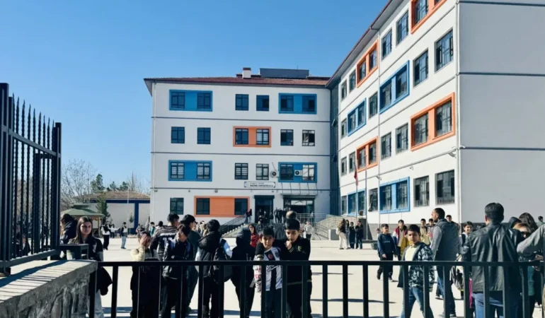 Diyarbakır'da bir okulda cıva zehirlenmesi şüphesi... 28 AA-20260220-40622380-40622379-DIYARBAKIRDA_BIR_OKULDA_CIVA_ZEHIRLENMESI_SUPHESI