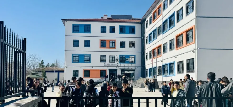 Diyarbakır'da bir okulda cıva zehirlenmesi şüphesi... 7 AA-20260220-40622380-40622379-DIYARBAKIRDA_BIR_OKULDA_CIVA_ZEHIRLENMESI_SUPHESI