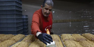 AA-20260221-40630028-40630026-GAZIANTEPLILERIN_11_AY_BEKLEDIGI_RAMAZAN_KAHKESI_TEZGAHLARDA