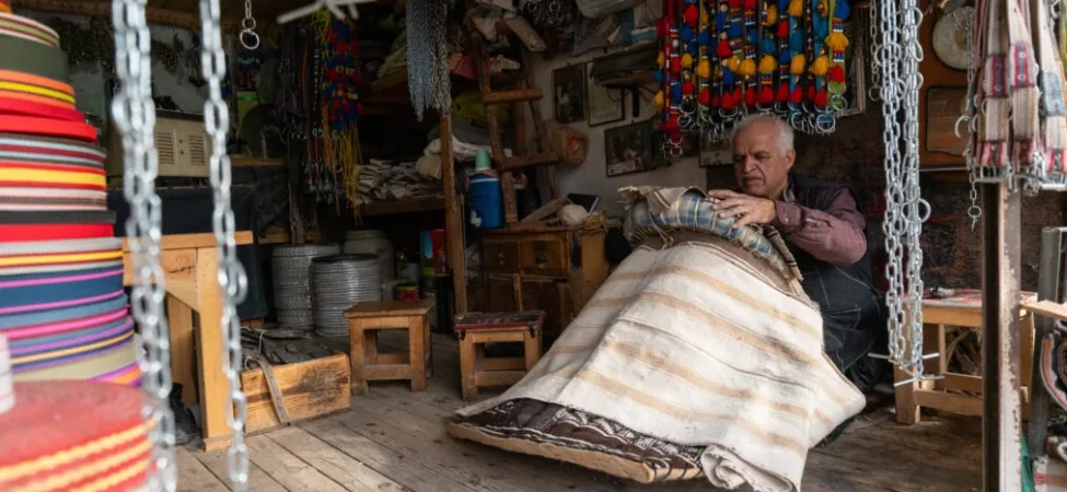 Dede yadigarı semerciliği 50 yılı aşkın süredir ayakta tutuyor 8 AA-20260224-40651255-40651250-DEDE_YADIGARI_SEMERCILIGI_50_YILI_ASKIN_SUREDIR_AYAKTA_TUTUYOR