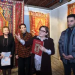 ANADOLU SECCADELERİNİN HİKAYESİNİN YER ALDIĞI SERGİ ZİYARETE AÇILDI 52 ANADOLU SECCADELERİNİN HİKAYESİNİNDE YER ALDIĞI SERGİ ZİYARETE AÇILDI (5)