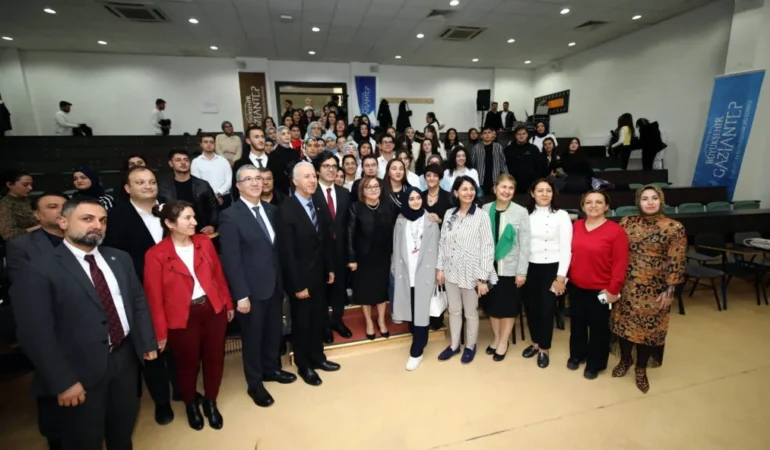 BAŞKAN ŞAHİN, GAÜN SAĞLIK BİLİMLERİ FAKÜLTESİ ÖĞRENCİLERİYLE BULUŞTU 26 BAŞKAN ŞAHİN, GAÜN SAĞLIK BİLİMLERİ FAKÜLTESİ ÖĞRENCİLERİYLE BULUŞTU - (9)