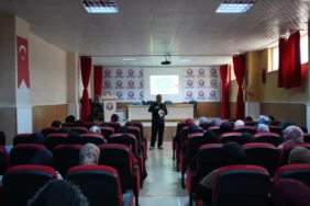 Nurdağı ve İslahiye'de afetzedelere gıda ve hijyen paketi yardımı sürüyor 1 thumbnail