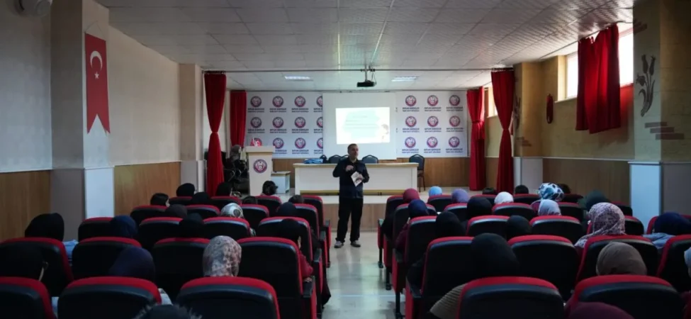 BÜYÜKŞEHİR’DEN EĞİTİMDEN SPORA DOLU DOLU BİR HAFTA 7 DEĞERLER EĞİTİMİ GENÇLİK SÖYLEŞİLERİ DÜZENLENİYOR