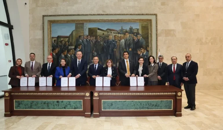 ENGELSİZ AKTİF YAŞAM MERKEZİ İÇİN İMZALAR ATILDI 32 ENGELSİZ AKTİF YAŞAM MERKEZİ İÇİN İMZALAR ATILDI (1)