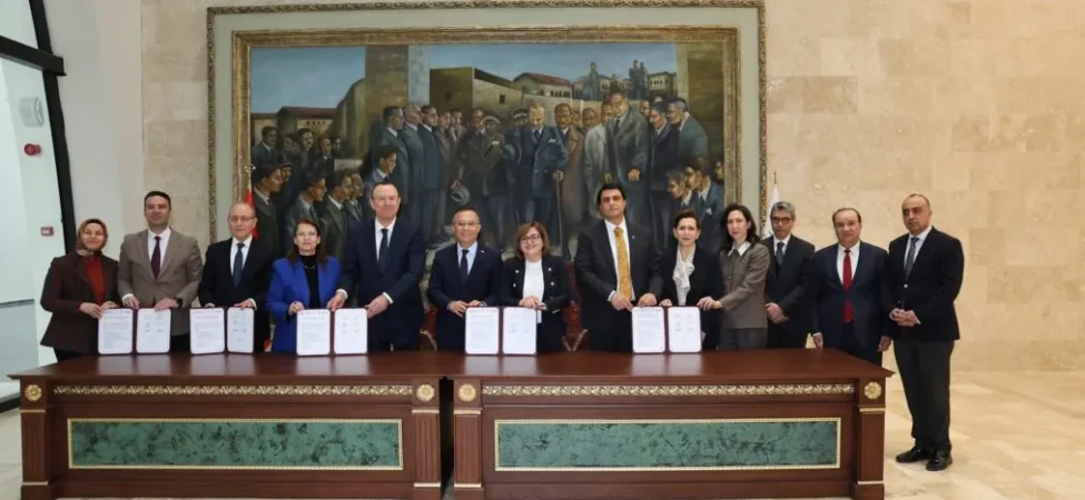 ENGELSİZ AKTİF YAŞAM MERKEZİ İÇİN İMZALAR ATILDI 5 ENGELSİZ AKTİF YAŞAM MERKEZİ İÇİN İMZALAR ATILDI (1)