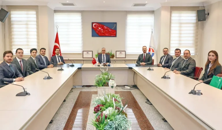 GAGİAD YÖNETİMİNDEN GAÜN REKTÖRÜ DOĞAN’A ZİYARET 27 GAGİAD YÖNETİMİNDEN GAÜN REKTÖRÜ DOĞAN’A ZİYARET - (1)