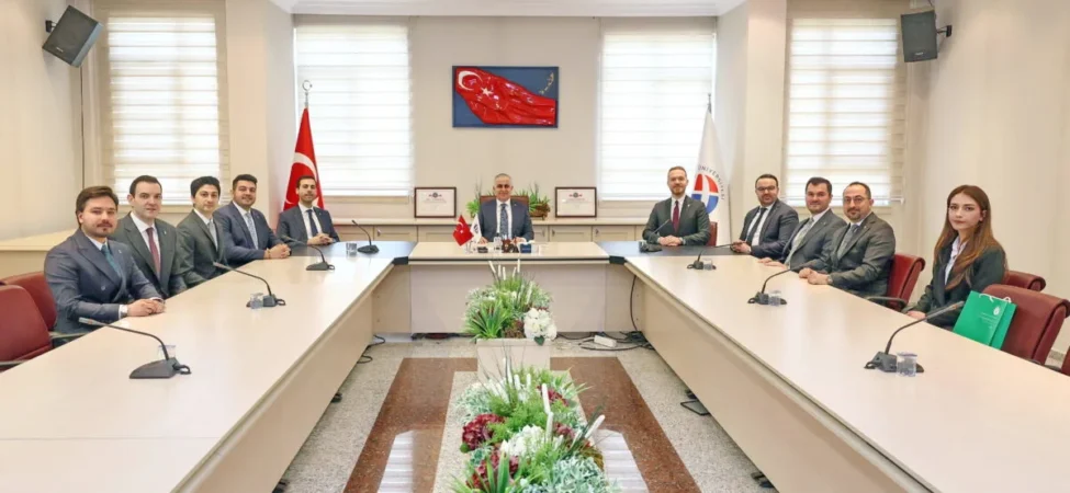 GAGİAD YÖNETİMİNDEN GAÜN REKTÖRÜ DOĞAN’A ZİYARET 4 GAGİAD YÖNETİMİNDEN GAÜN REKTÖRÜ DOĞAN’A ZİYARET - (1)