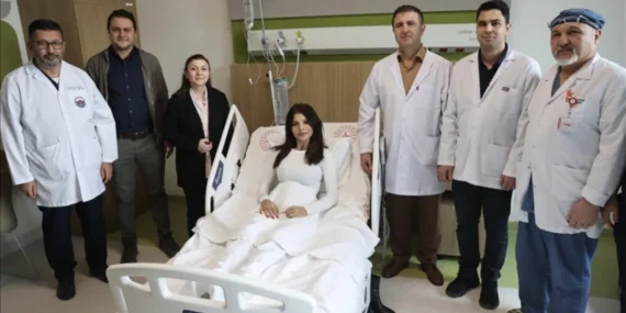 Nadir uygulanan cerrahiyle böbreği kasığına nakledilen genç hasta Gaziantep Şehir Hastanesi’nde sağlığına kavuştu 9 IMG_9432