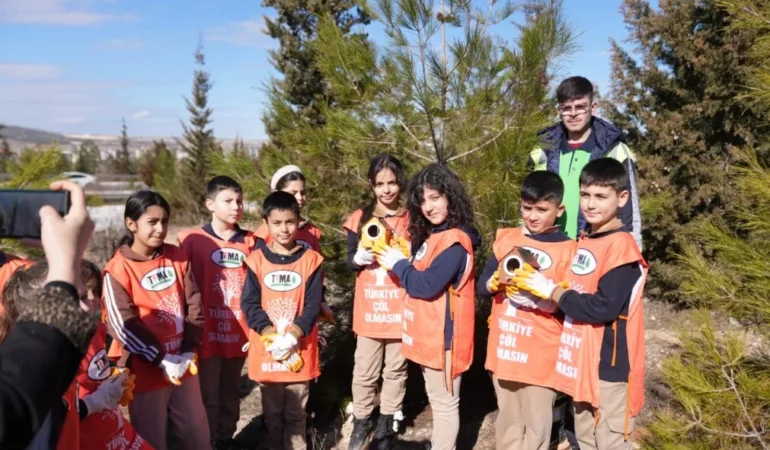 ŞEHİTKAMİLDE MİNİK ELLERDEN DOĞAYABÜYÜK KATKI 83 IMG_9465